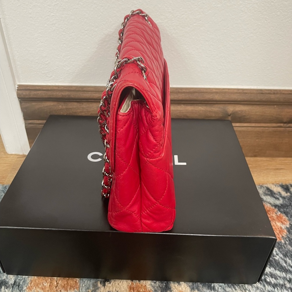 Beautiful red Chanel bag. - Picture 2 of 7